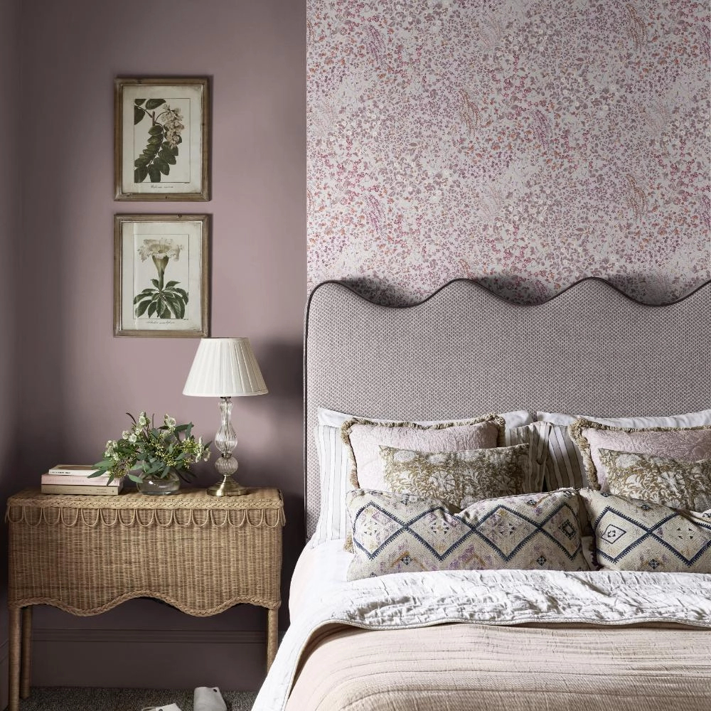 Angol dekor tapéta apró virág mintával rózsaszín színben
