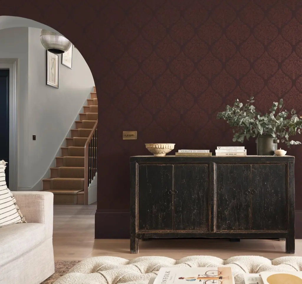 Angol dekor tapéta csillámos fa mintával sötétbarna színben