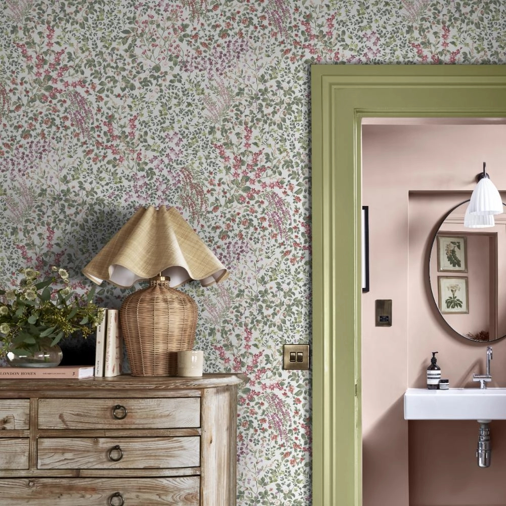 Angol dekor tapéta sokszínű apró virág mintával fehér színben