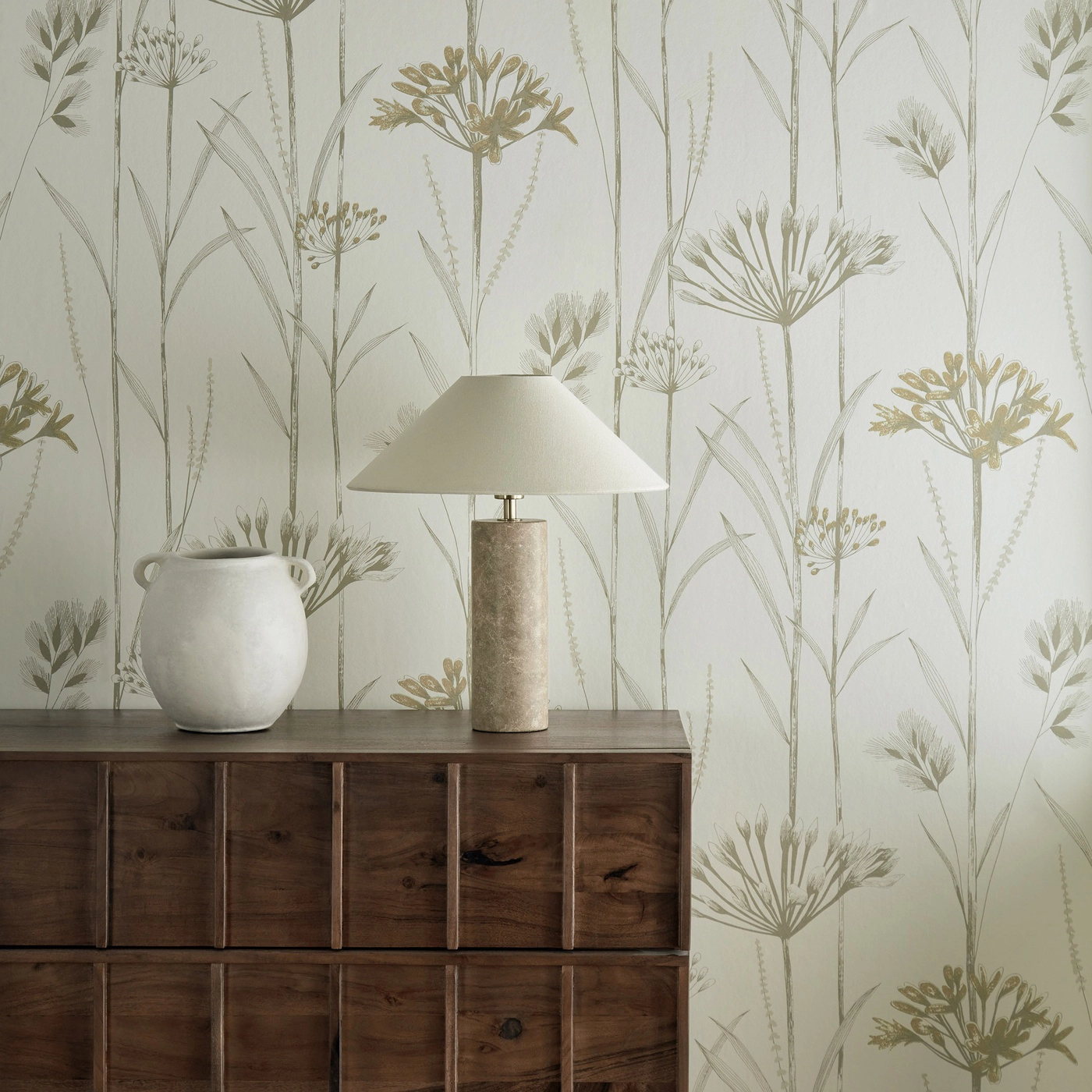 Angol design tapéta arany és elefántcsont színben virág mintával