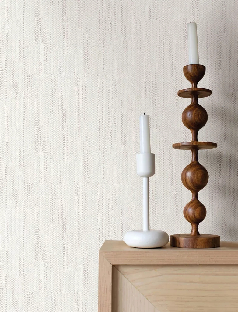 Apró szürke háttérmintán hajnalpír csíkos mintázatú design tapéta