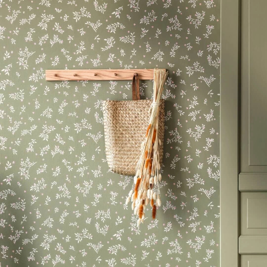 Apró virágmintás design tapéta zöld színben