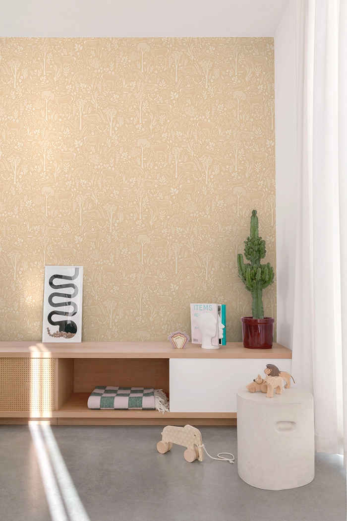 Barna erdei állat mintás gyerek tapéta skandi stílusban