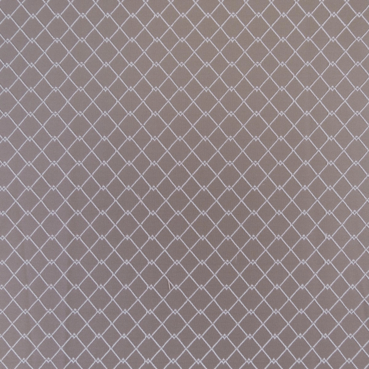 Barnás szürke alapon natúr geometria mintás design sötétítő függöny textil anyag