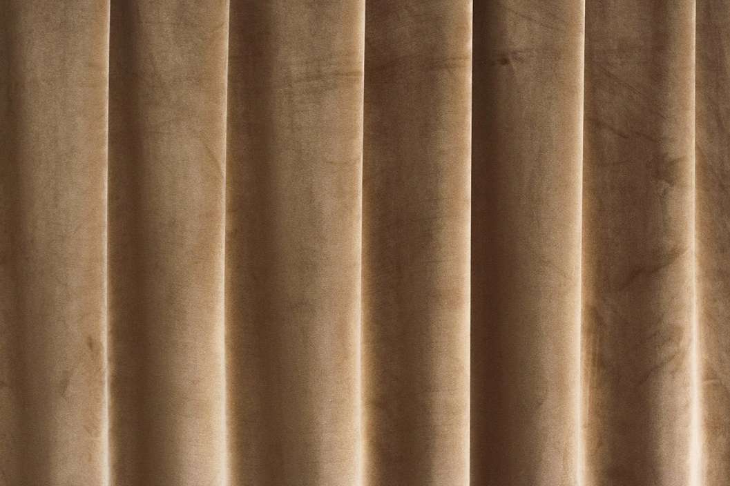 Bársony érintésű matt mélybarna sötétítő függöny textil anyag