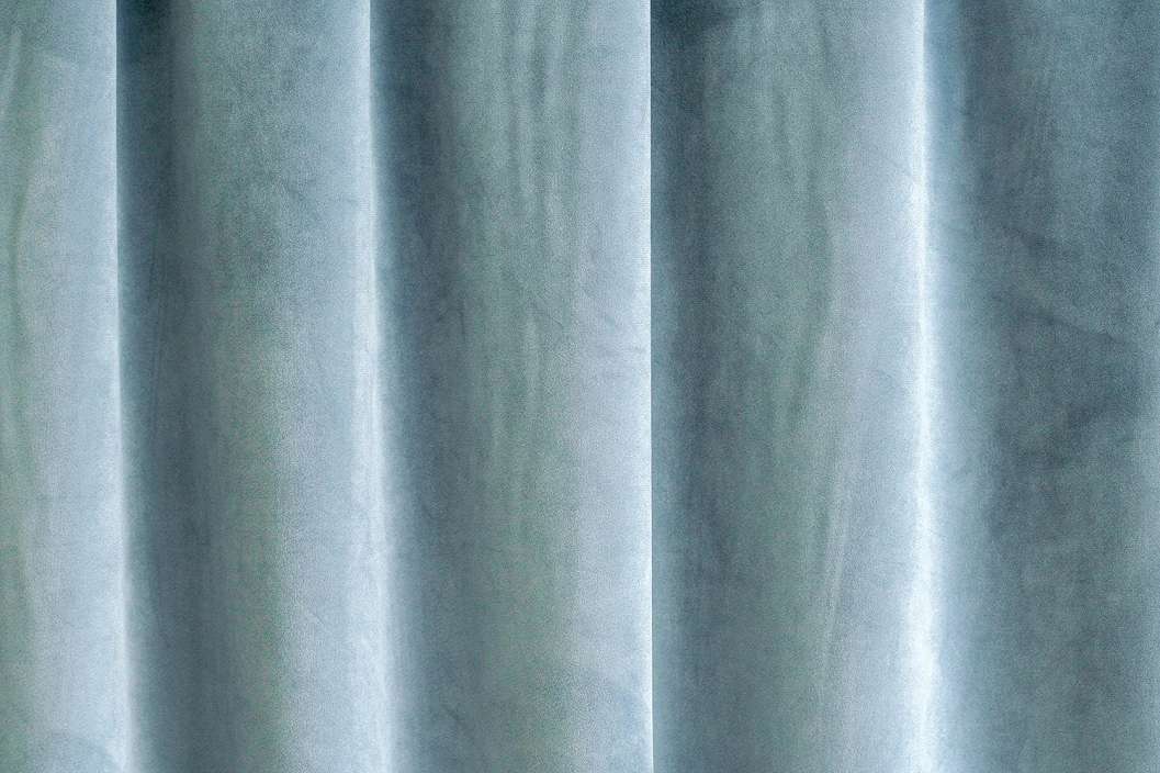 Bársonyos érintésű 150cm széles szürkéskék sötétítő függöny textil anyag