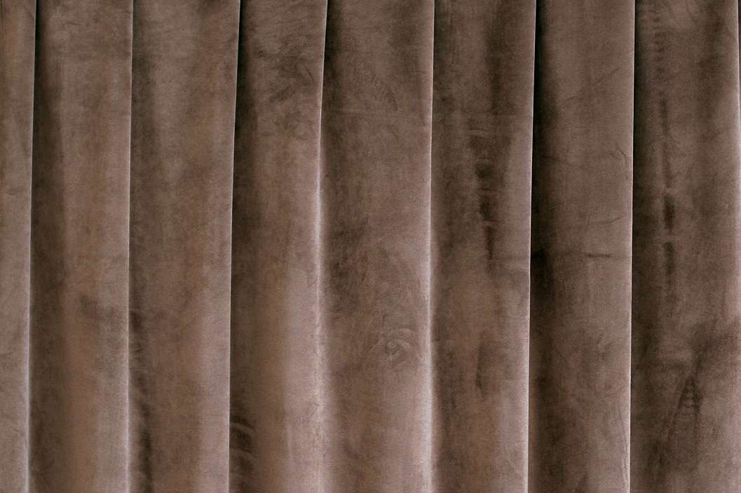 Bársonyos érintésű barna sötétítő függöny textil anyag 