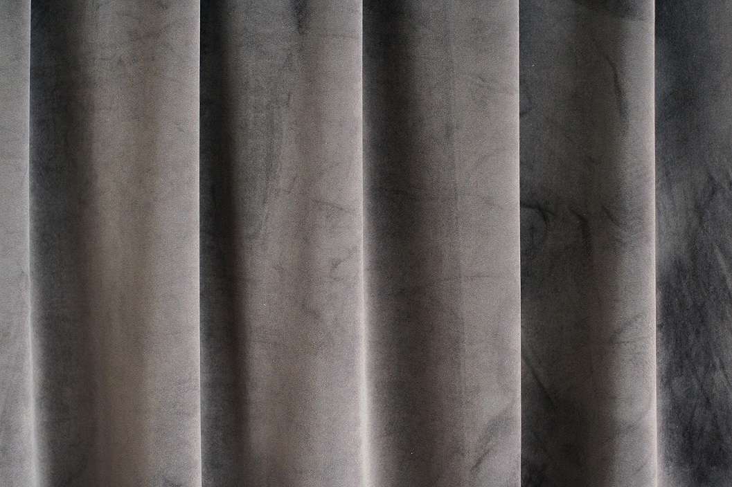 Bársonyos érintésű sötétszürke sötétítő függöny textil anyag