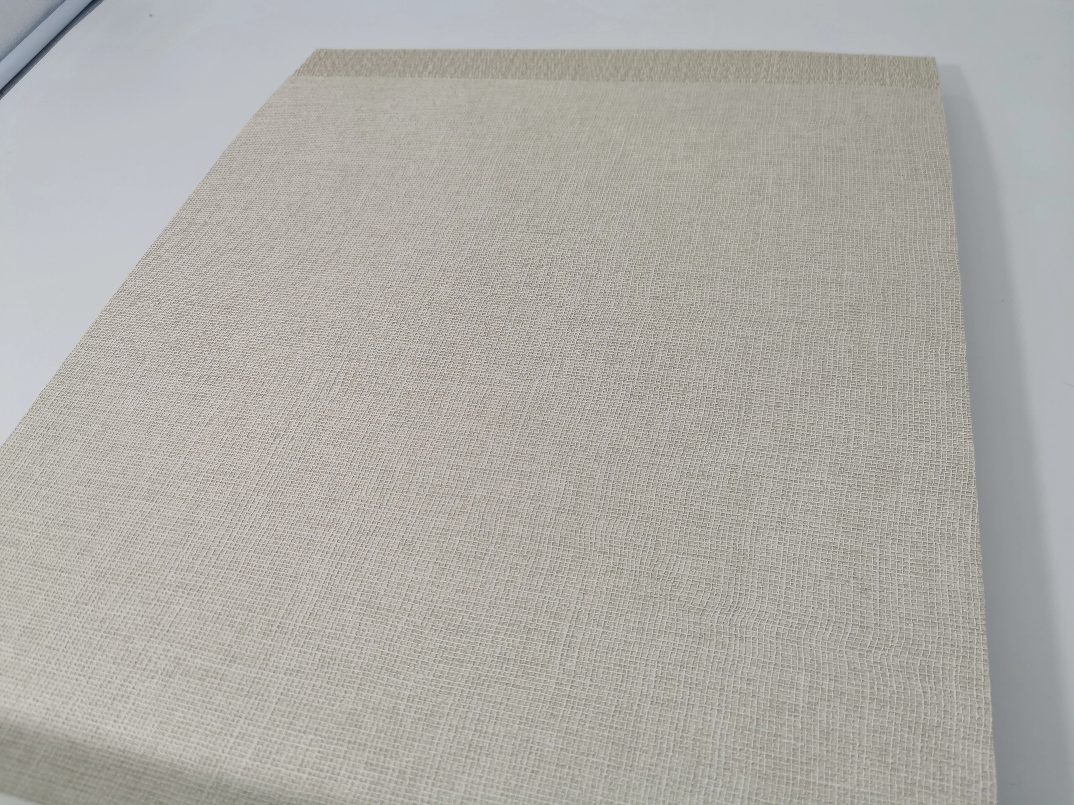 Beige textil hatású vlies olasz design tapéta mosható