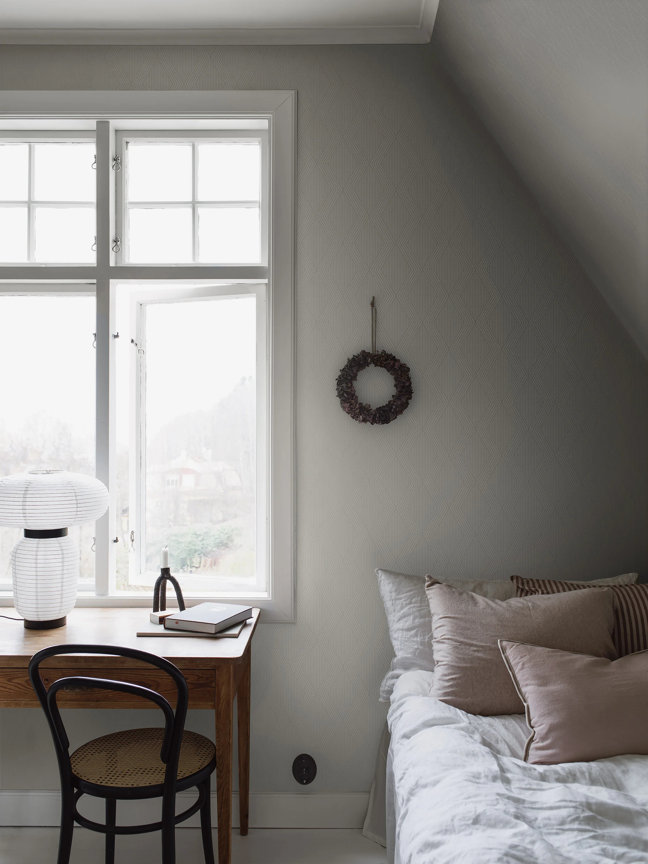 Boras tapéta geometrikus art deco mintával fehér és gyöngyház színben