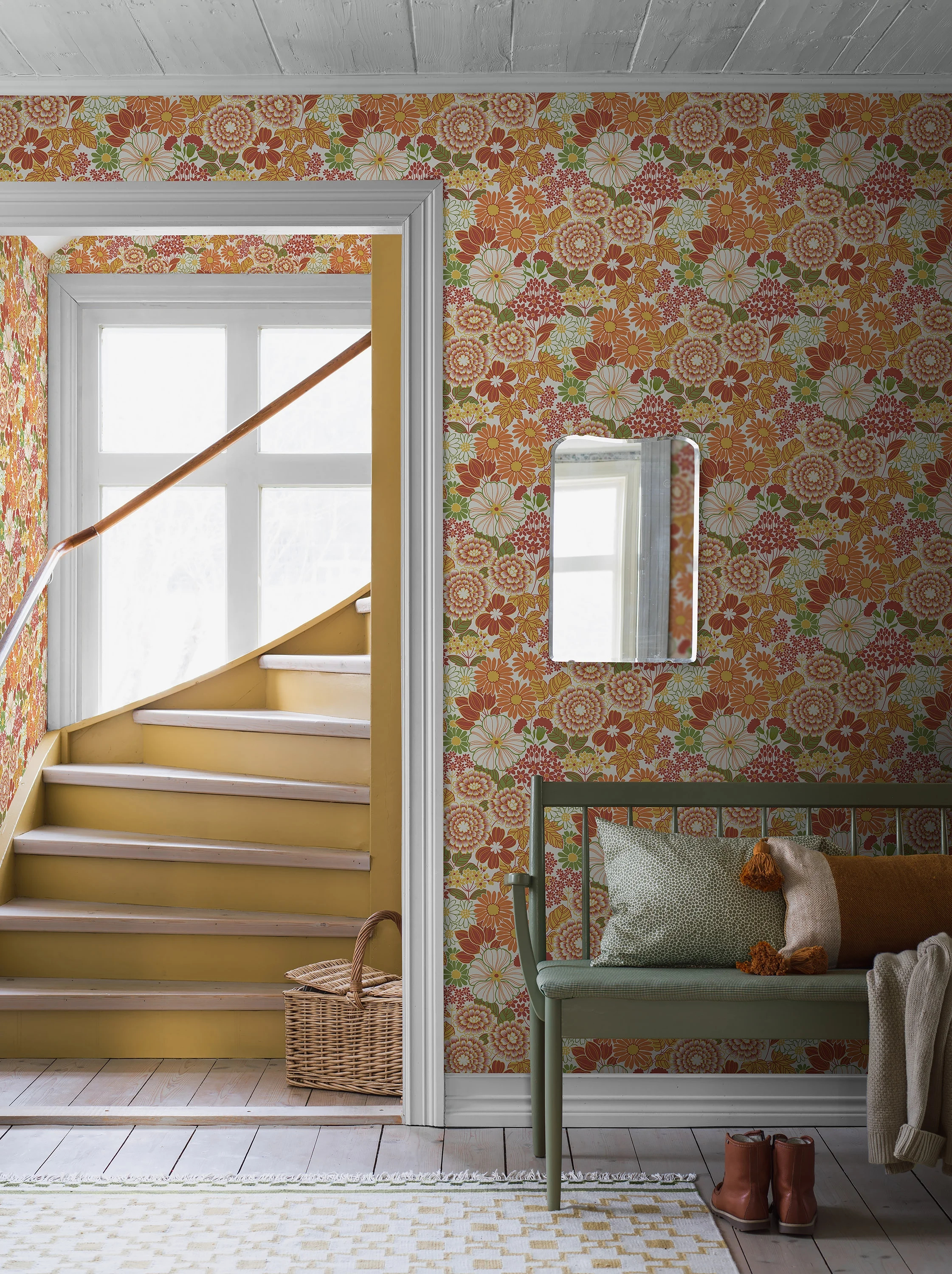 Boras tapéta nagy virágoskert mintával sárga, piros és zöld színben