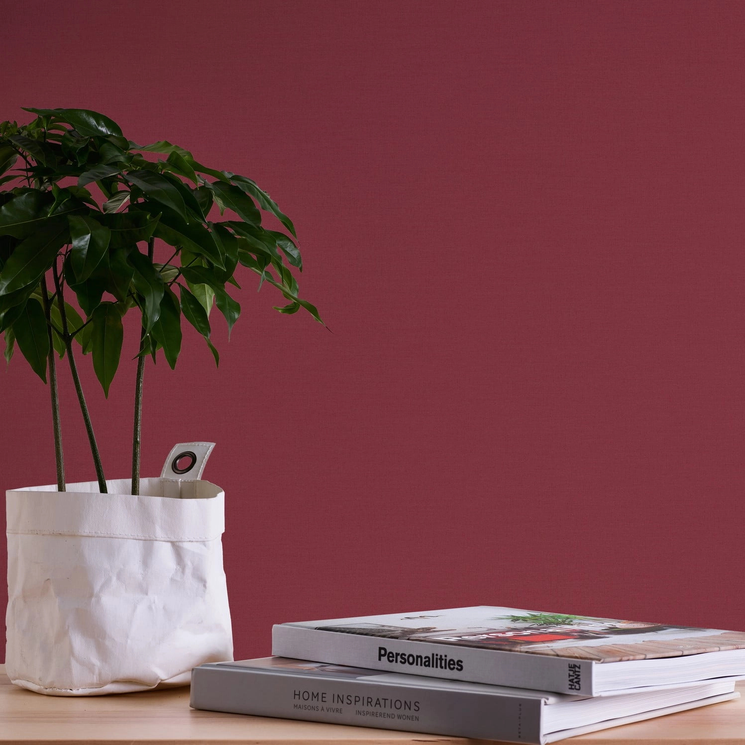 Bordó vinyl tapéta egyszínű textilhatású mintával mosható