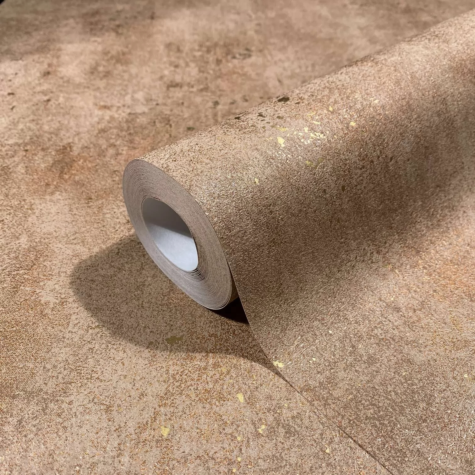 Bronz design tapéta koptatott mintával