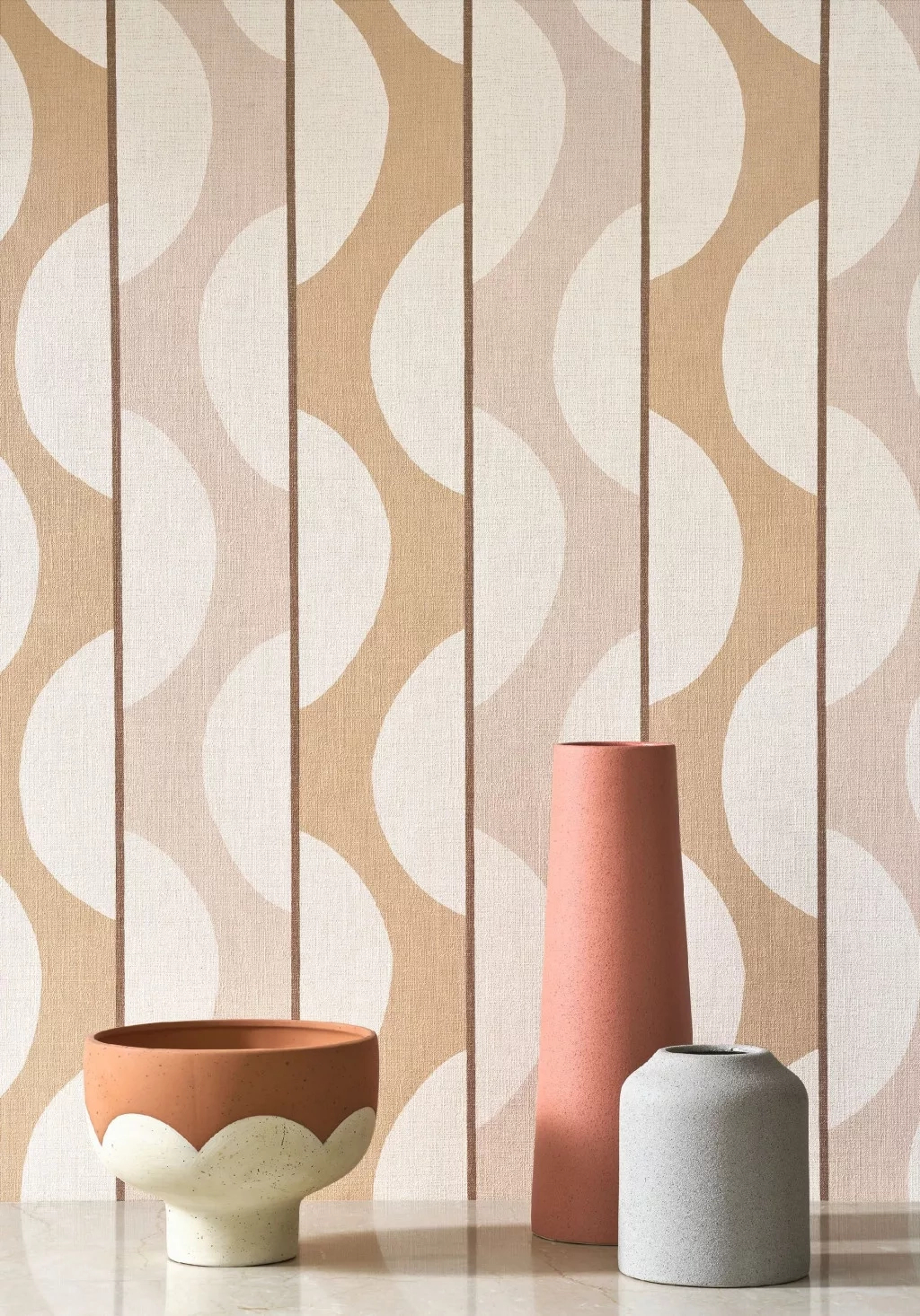 Csíkos és geometrikus mintás beige és rózsaszín színű mosható dekor tapéta
