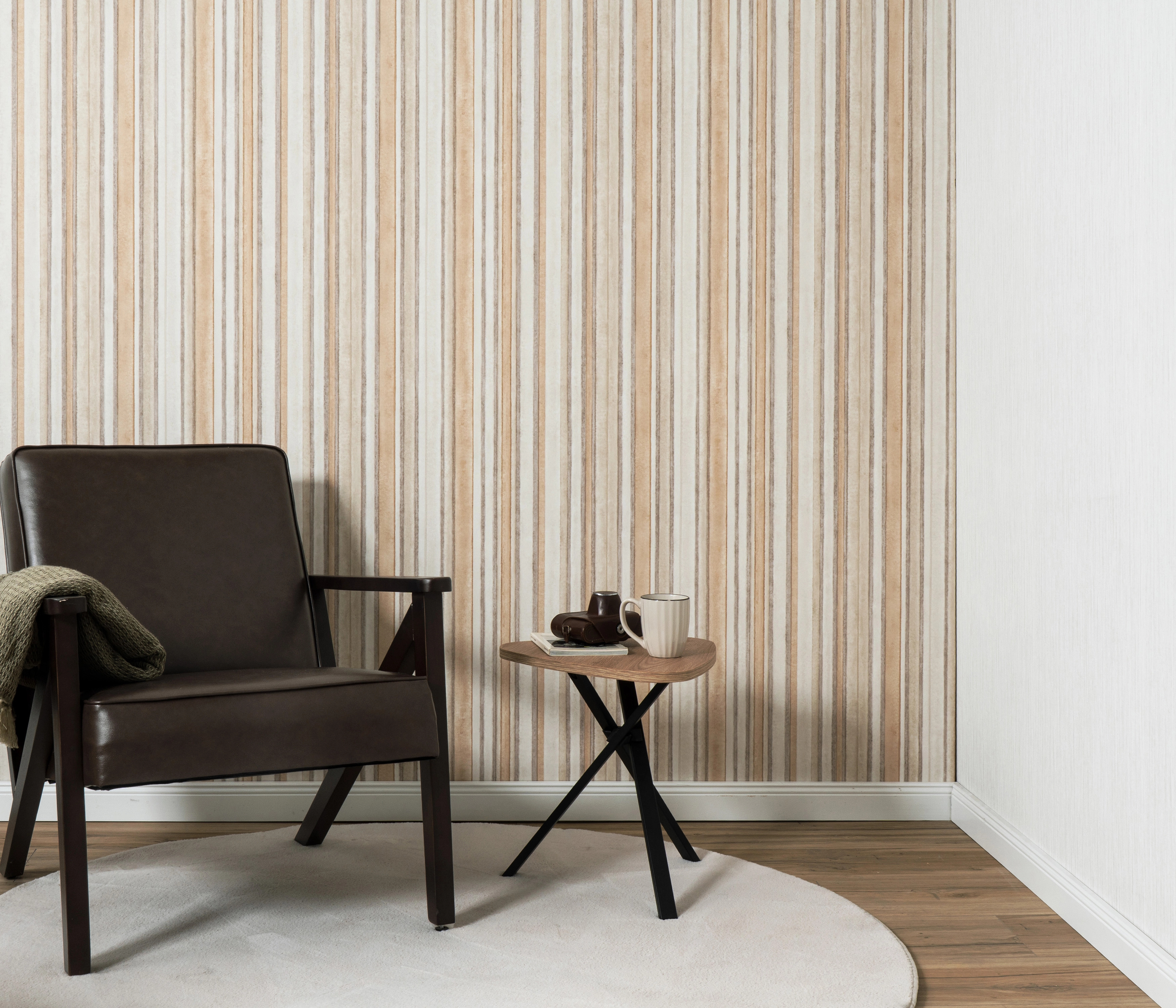 Csíkos mintás beige színű design tapéta