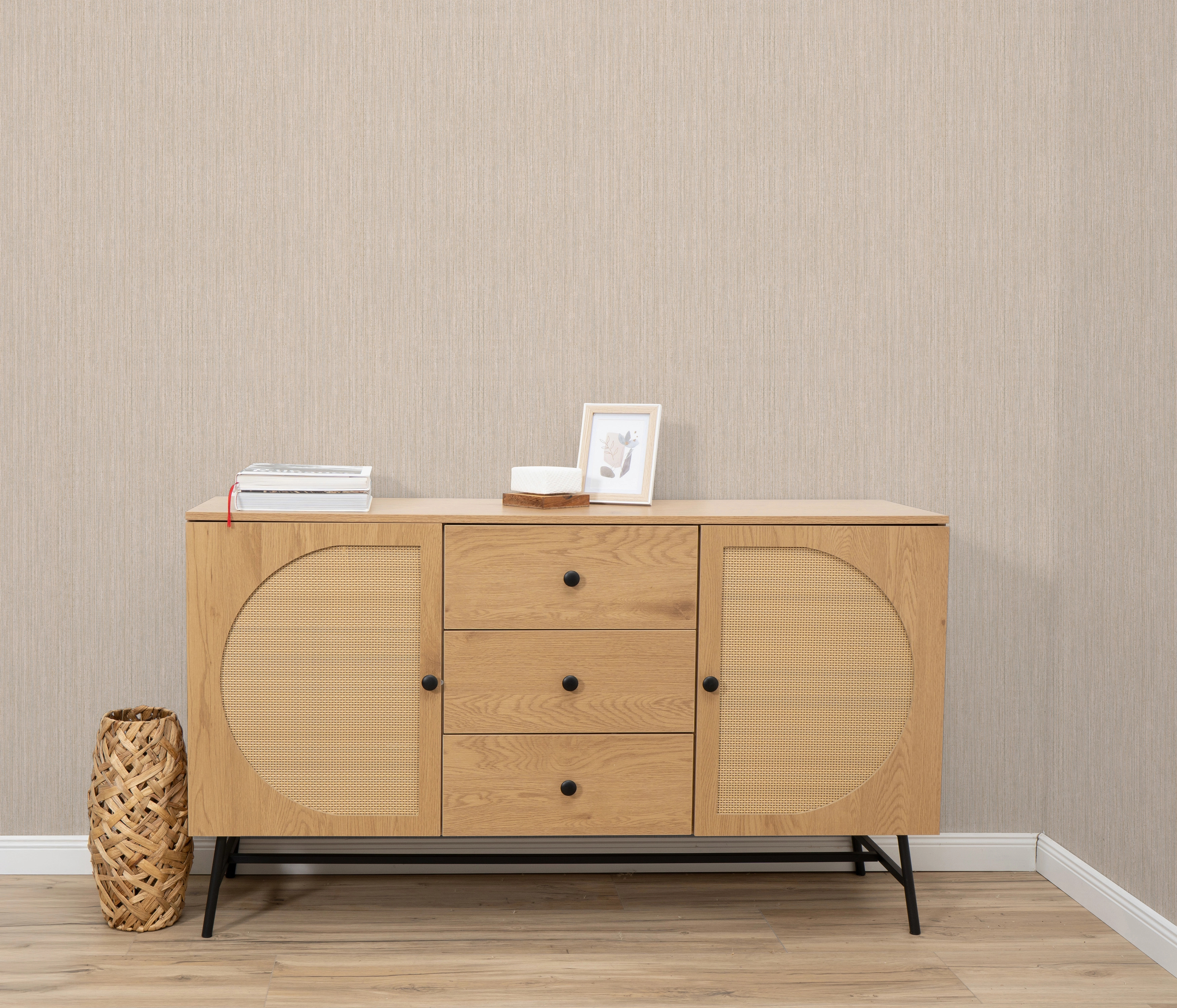 Csillámos szálcsíkos mintás textilhatású beige színű design tapéta