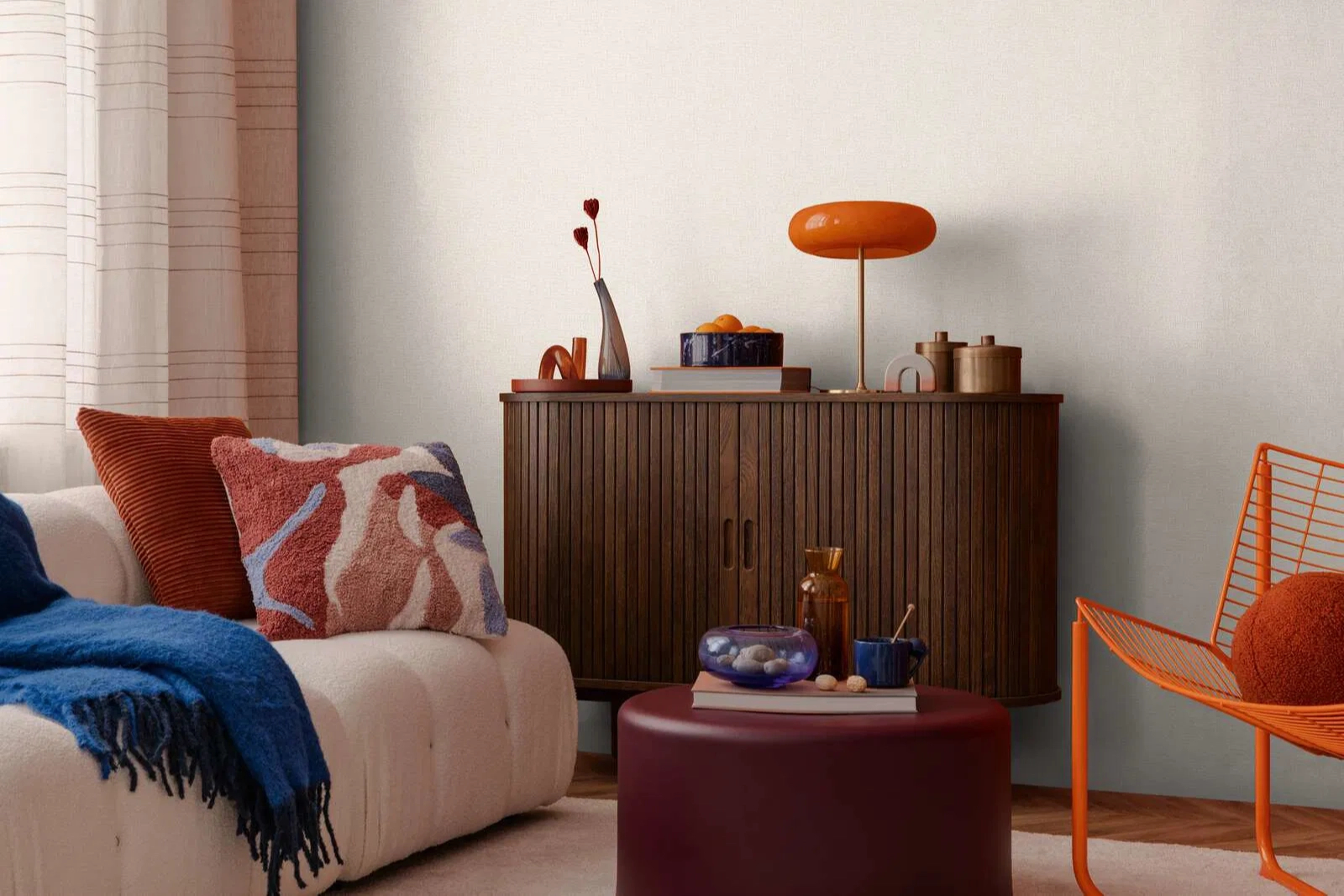 Dekor tapéta egyszínű halványszürke és arany mintával