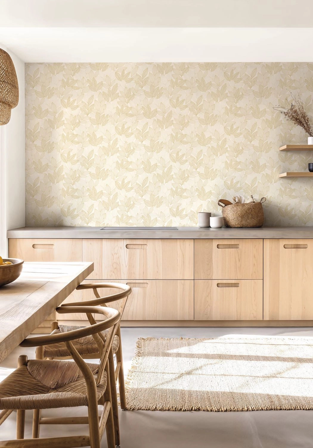 Dekor tapéta falevél mintával fémes arany-krém színben