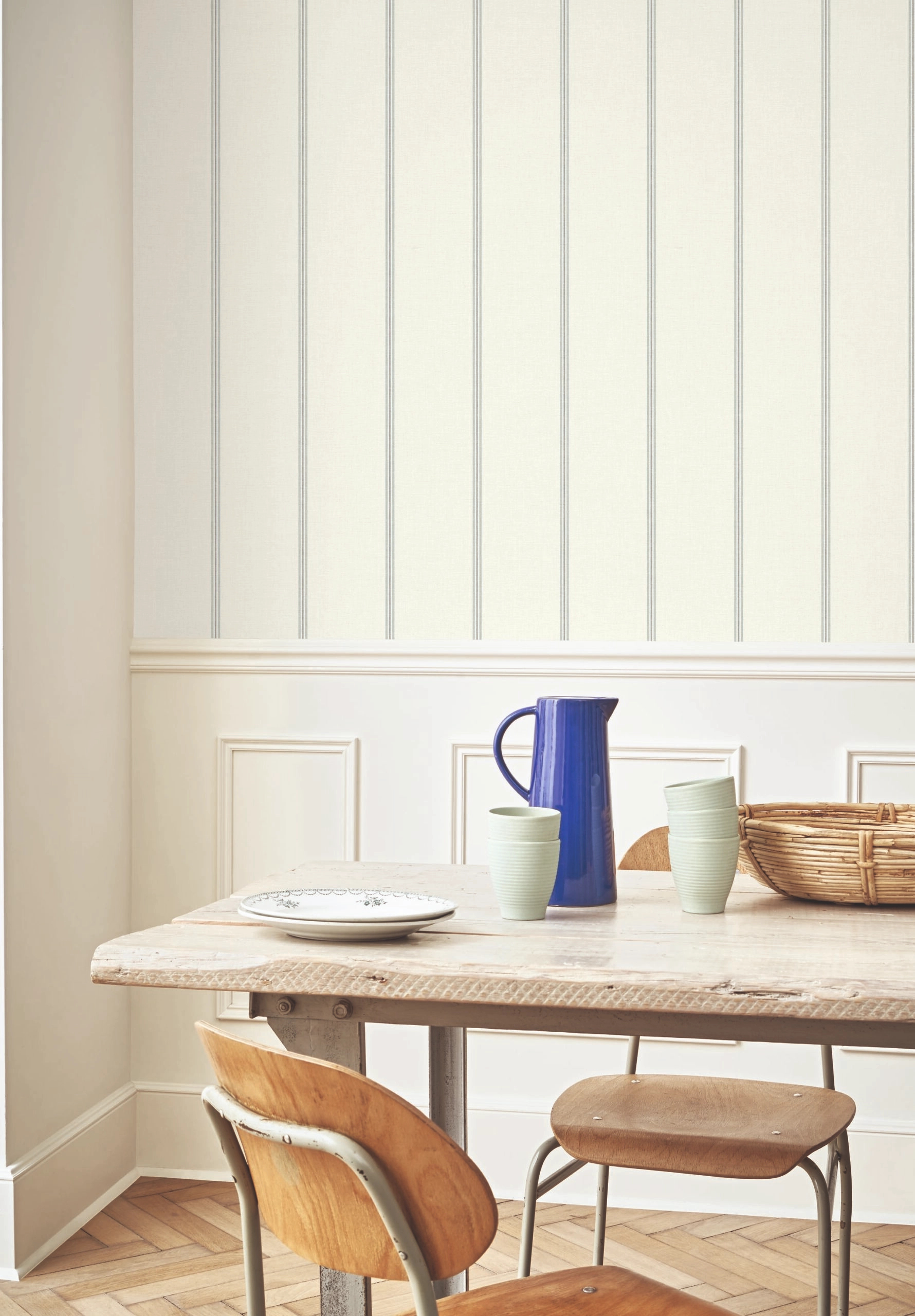 Dekor tapéta függőleges csíkos mintával világoslen és sötétszürke színben