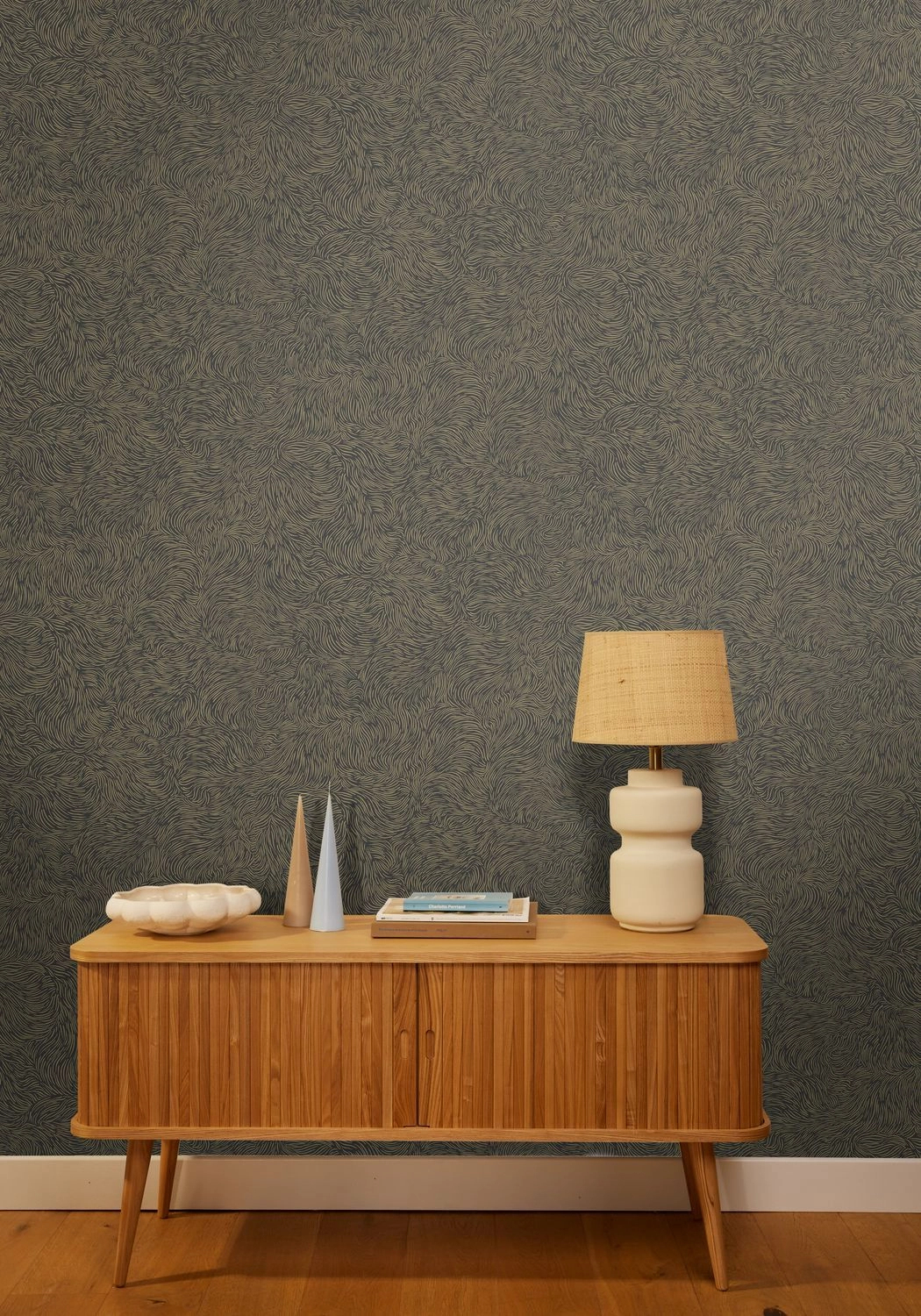 Dekor tapéta hullám mintával fémes arany és fekete színben