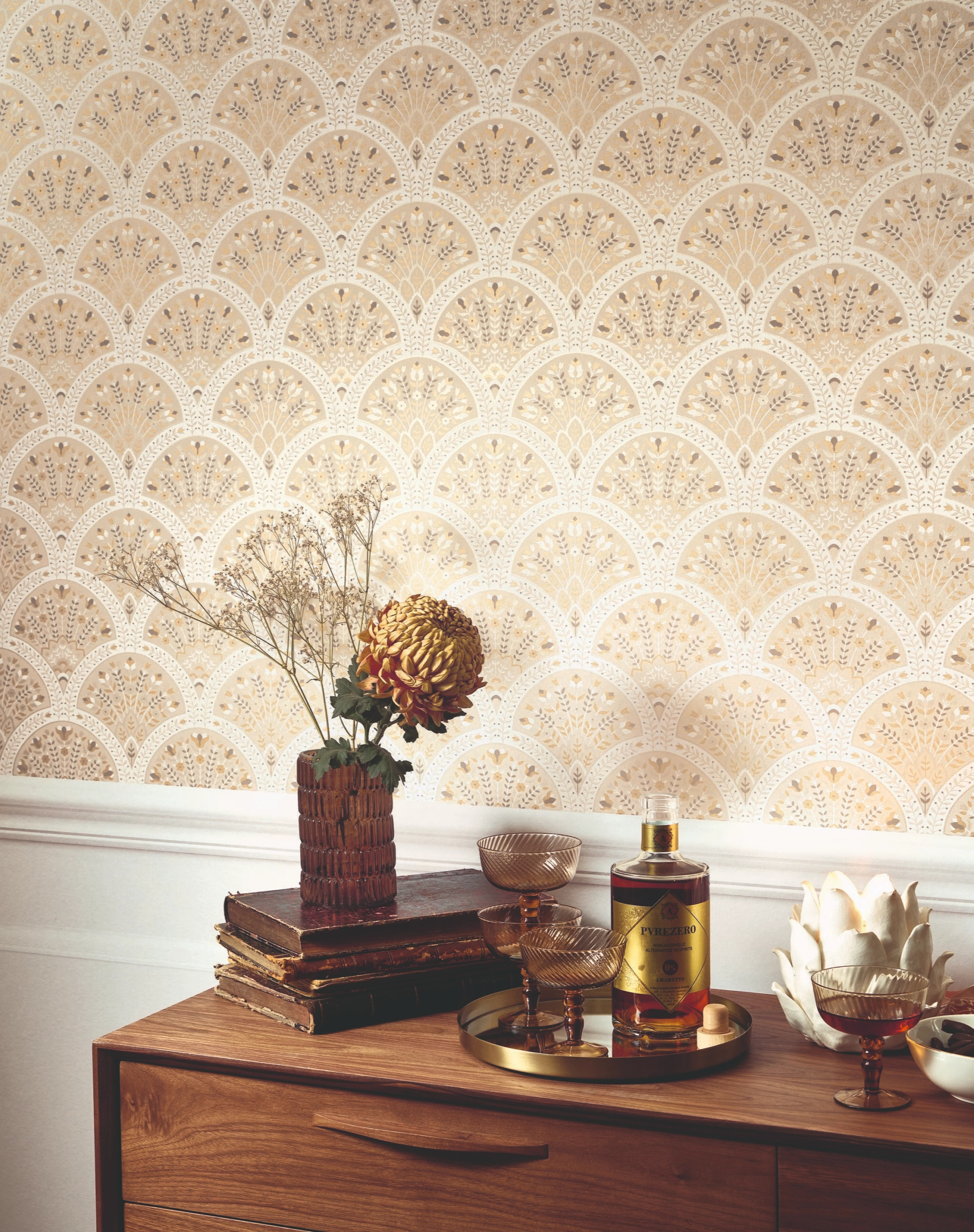 Dekor tapéta indonéz virágos legyező mintával beige színárnyalatokal