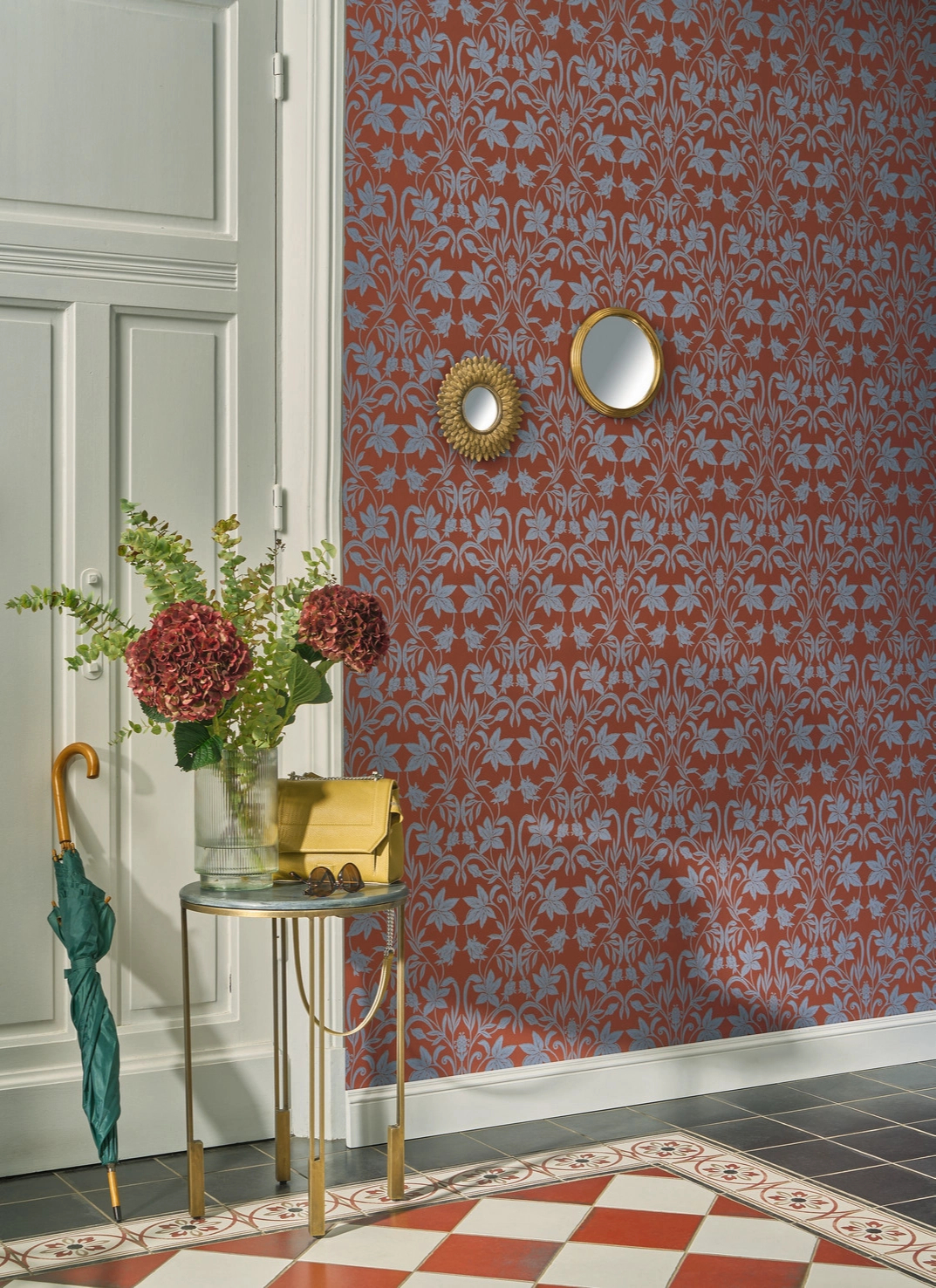 Dekor tapéta kankalin sziluett mintával bordó és acélkék színben