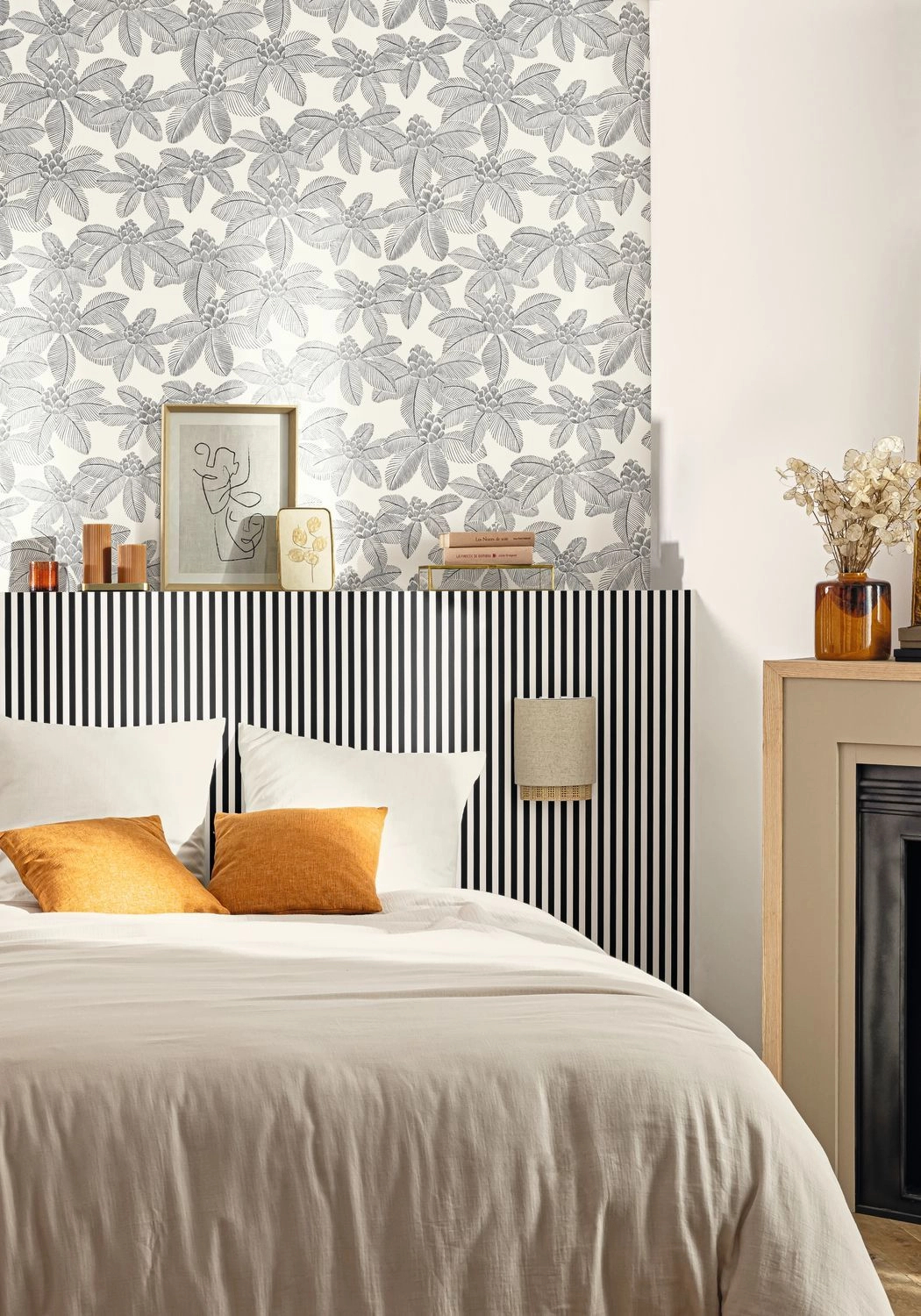 Dekor tapéta keskeny csíkos mintával fekete és fehér színben