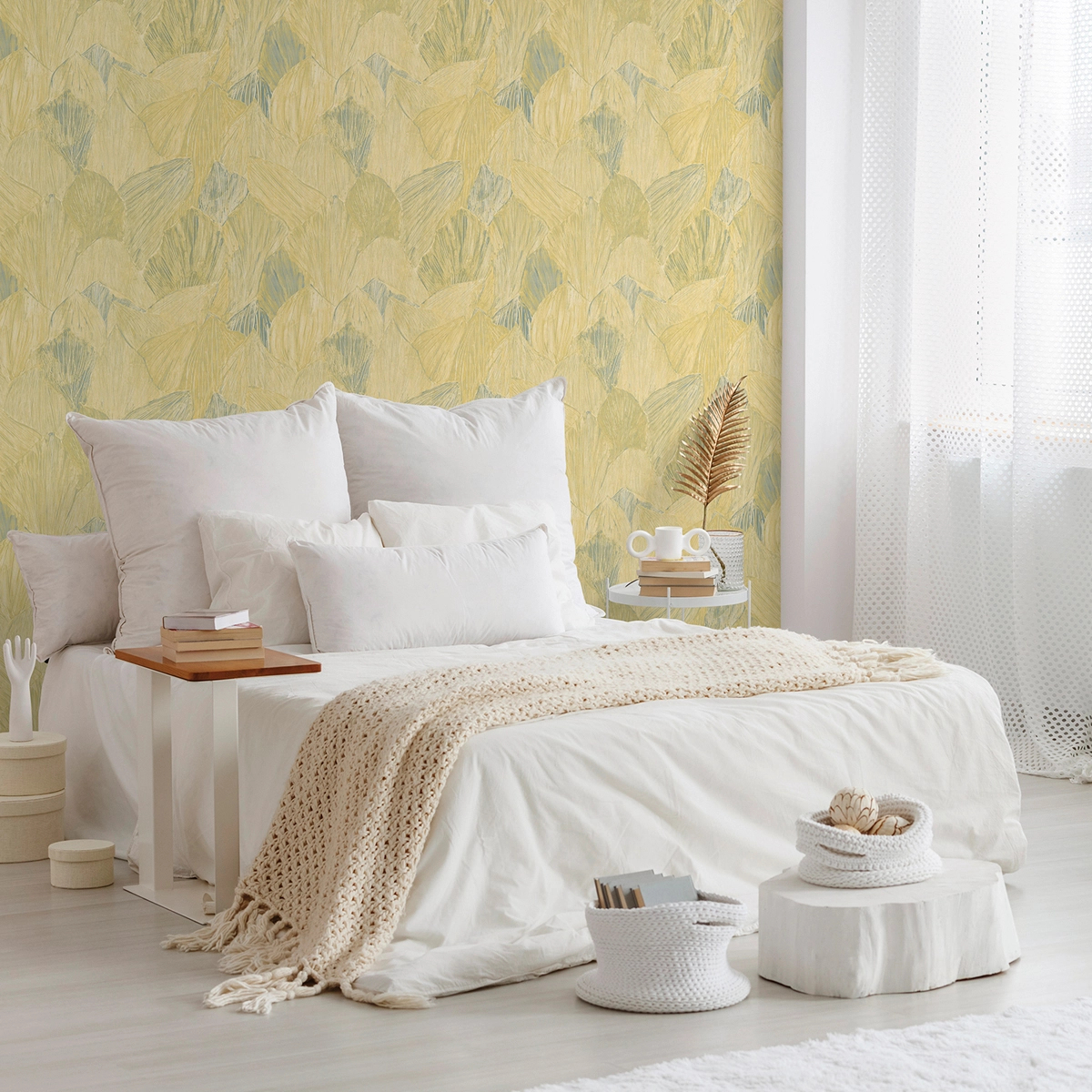 Dekor tapéta krétával rajzolt levél mintával sárga és kék színben