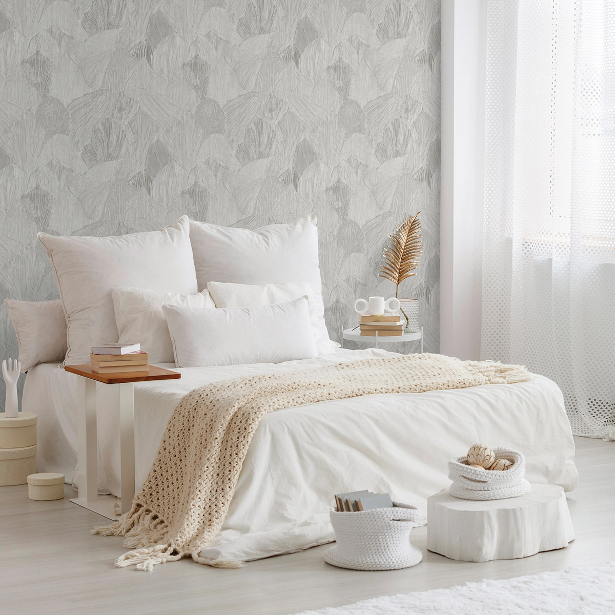 Dekor tapéta krétával rajzolt levél mintával szürke színben