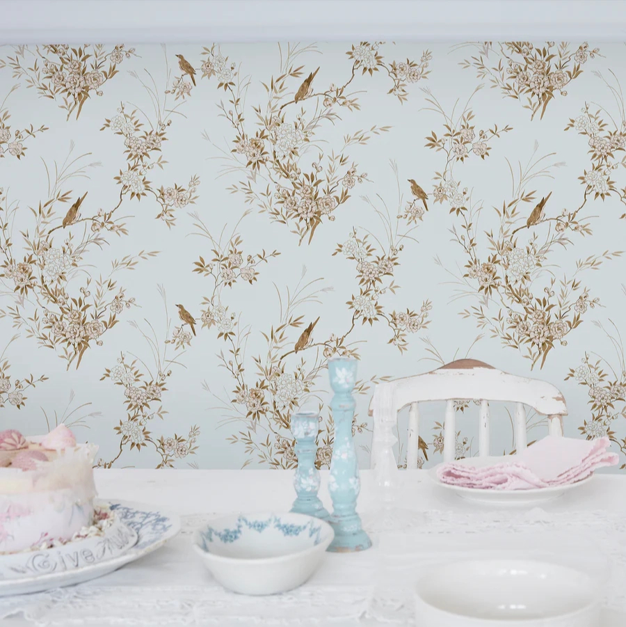 Dekor tapéta madár és virág mintával arany és világoskék színben