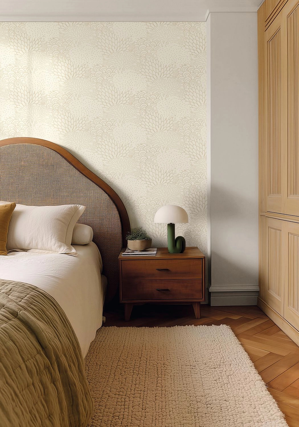 Dekor tapéta pöttyökből álló levél mintával fémes arany-krém színben