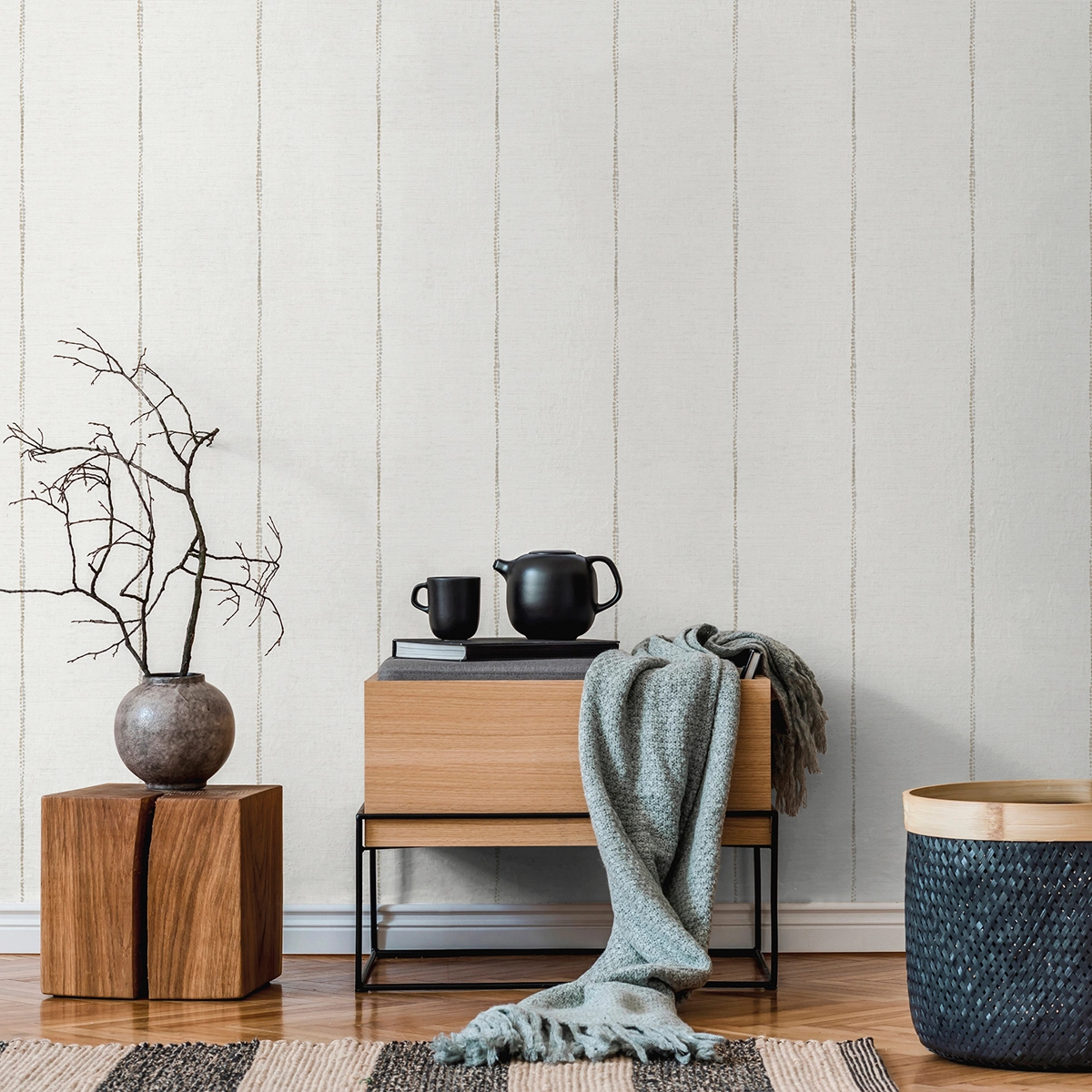 Dekor tapéta pöttyözött keskeny csíkos mintával beige színben