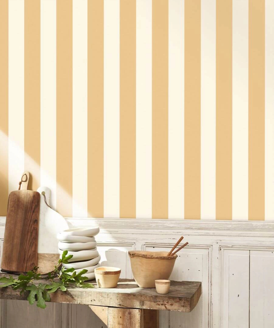 Dekor tapéta széles csíkos mintával napsárga és fehér színben