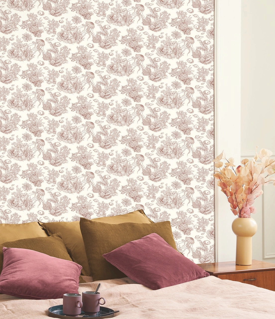 Dekor tapéta tengeriállatok és növények mintával rúzspiros színben