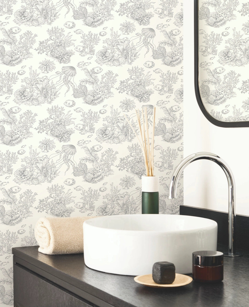 Dekor tapéta tengeriállatok és növények mintával sötétszürke színben