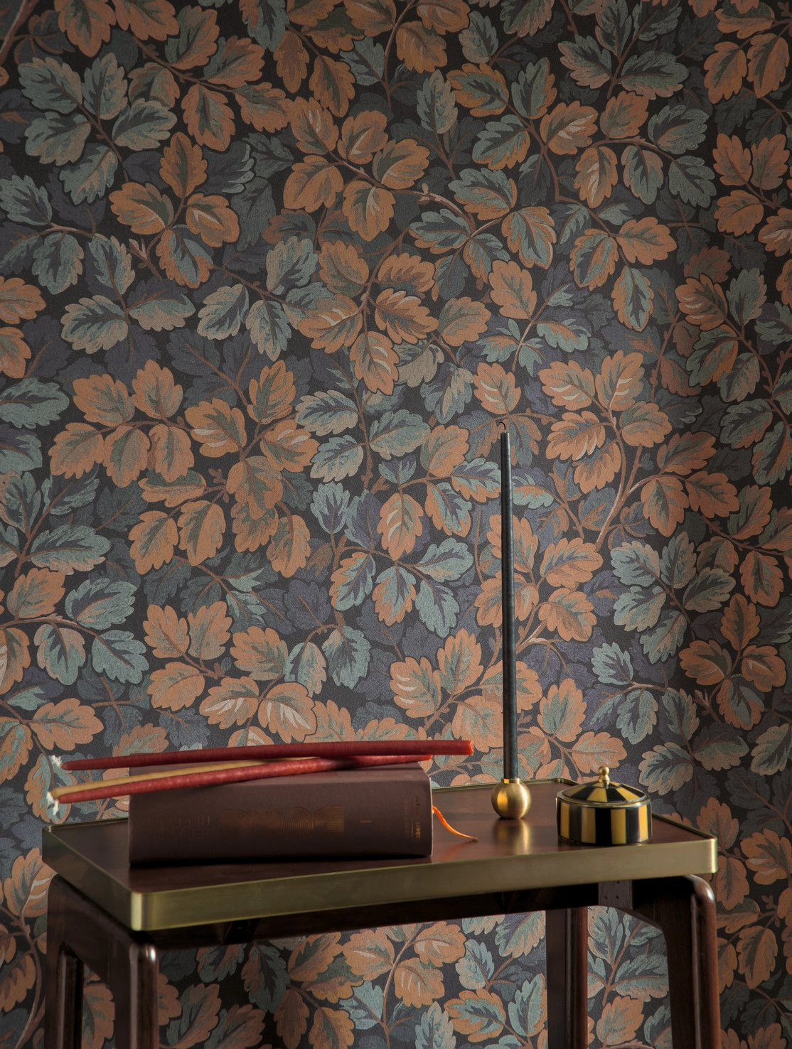 Dekor tapéta tölgyfalevél mintával rozsdabarna és zöld színben