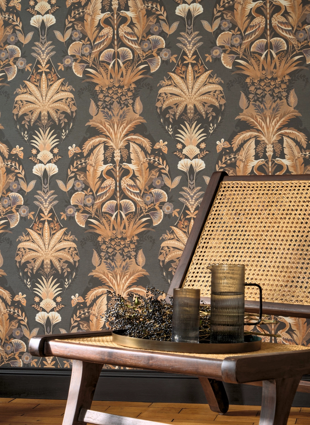 Dekor tapéta vintage darumadaras mintával fekete és barna színben