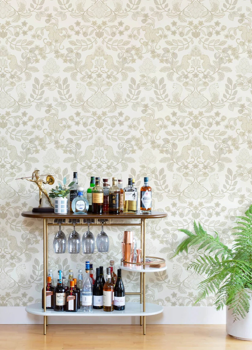 Dekor tapéta virág és geopárd mintával fehér és fényes arany színben