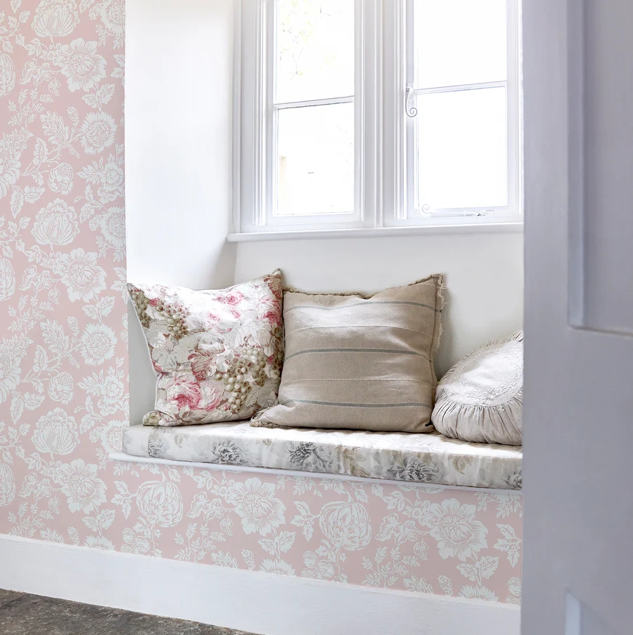 Dekor tapéta virág és levél mintával rózsaszín színben