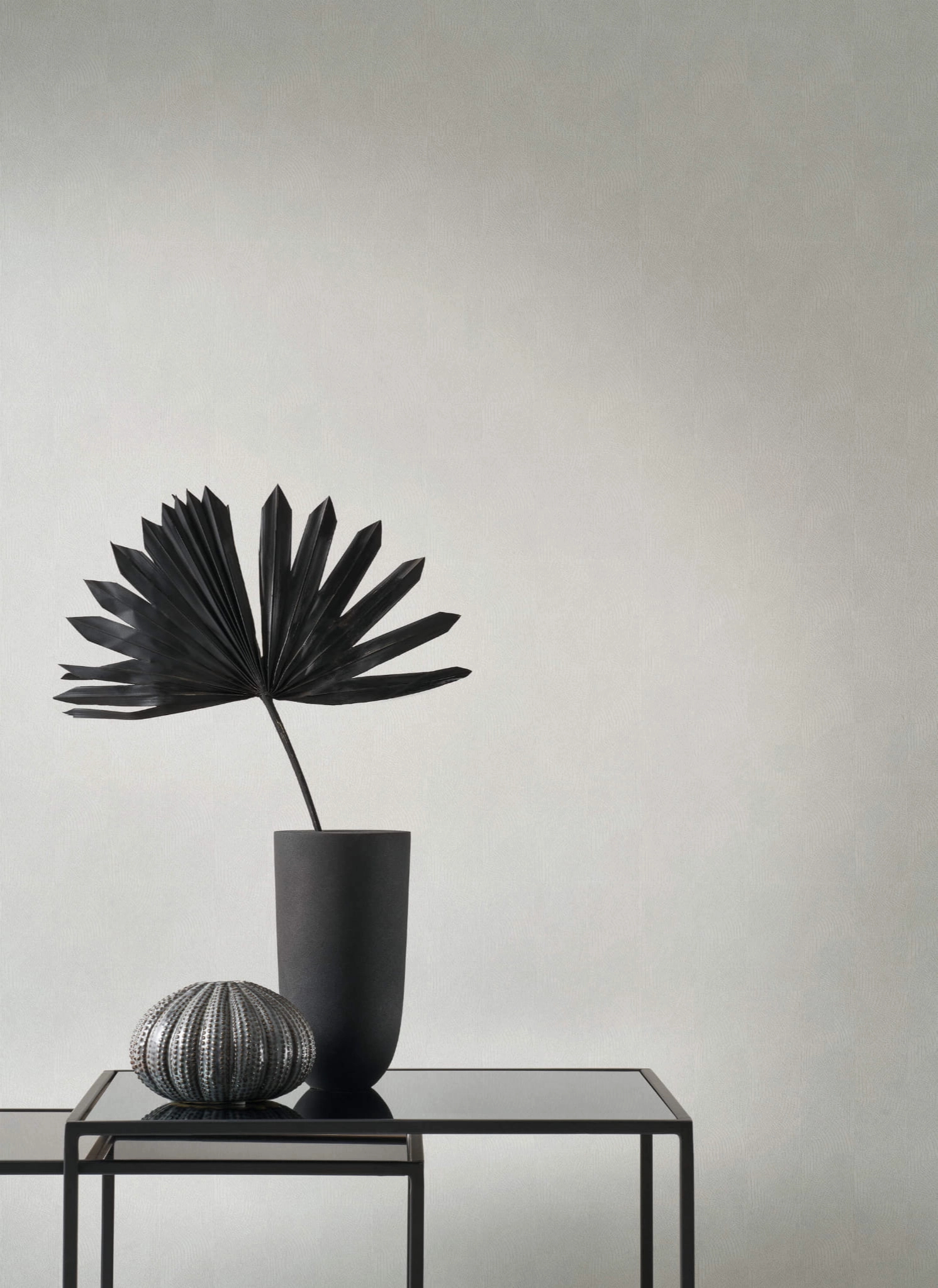 Design tapéta apróbarázdás körcikk és négyzet mintával fényes ezüst színben