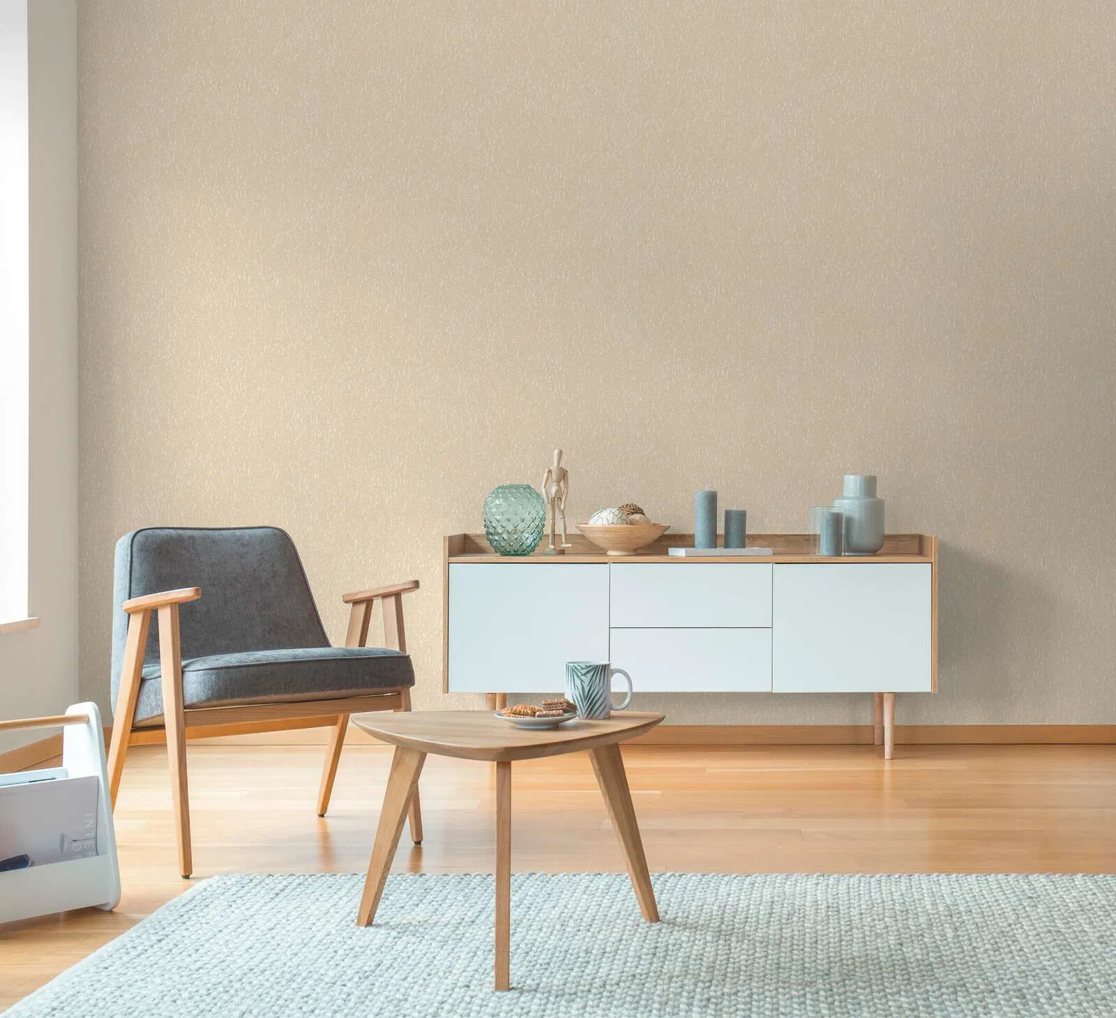 Design tapéta beige és fényes ezüst zuzmara mintával