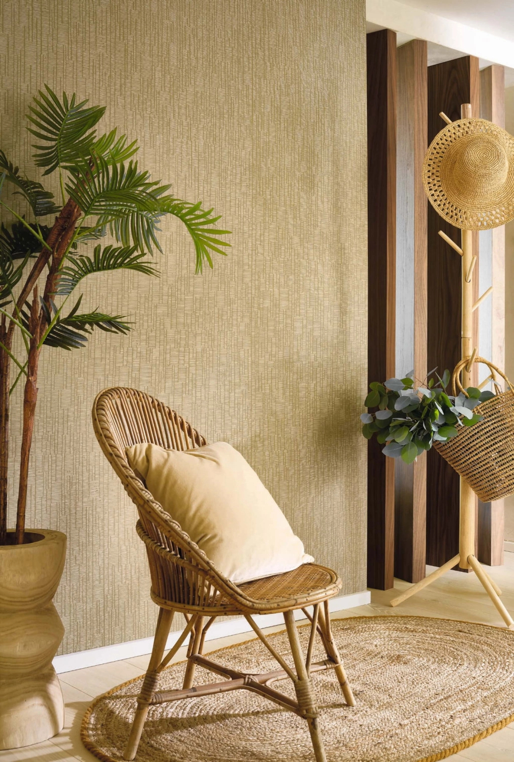 Design tapéta csíkos mintával beige színben