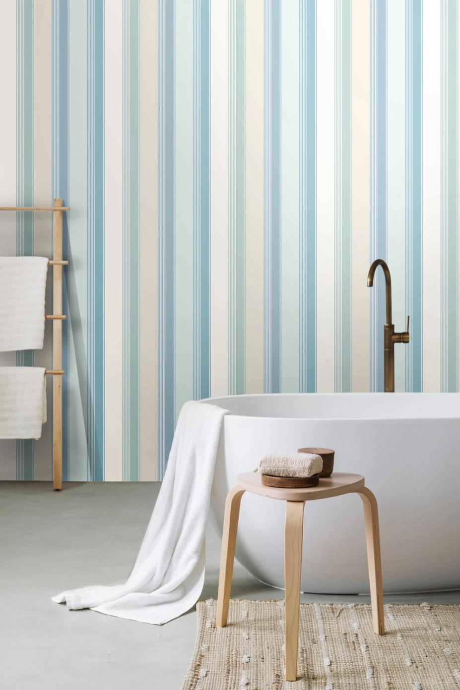 Design tapéta csíkos mintával szürke színben