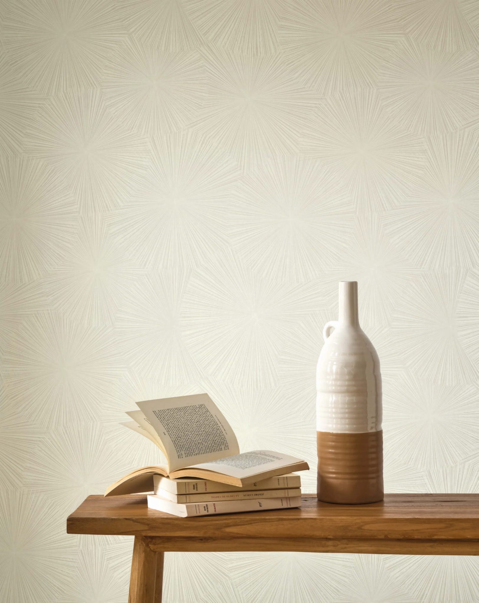 Design tapéta csillagalakú szórtfény mintával krém színben