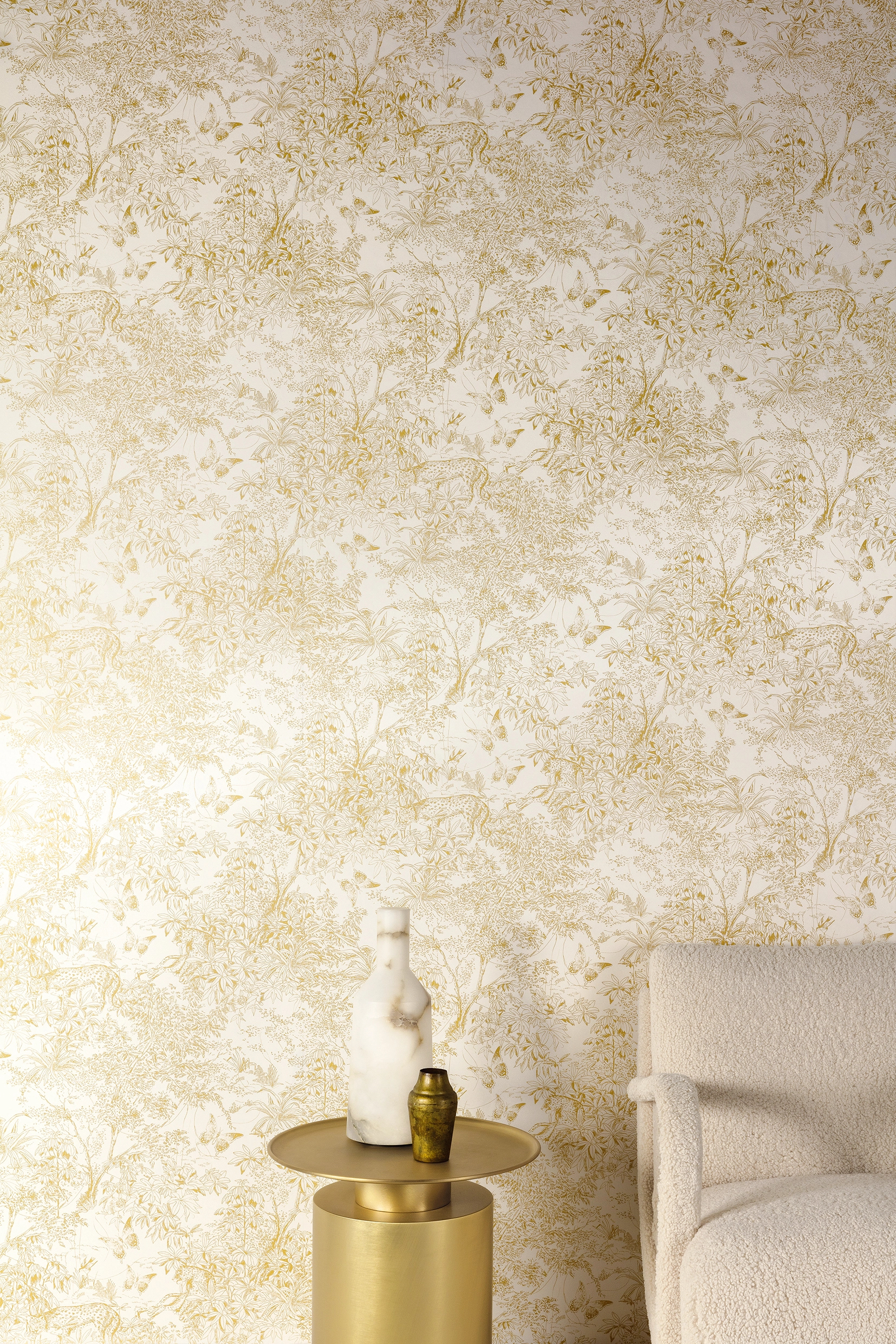 Design tapéta erdő és állat mintával arany színben