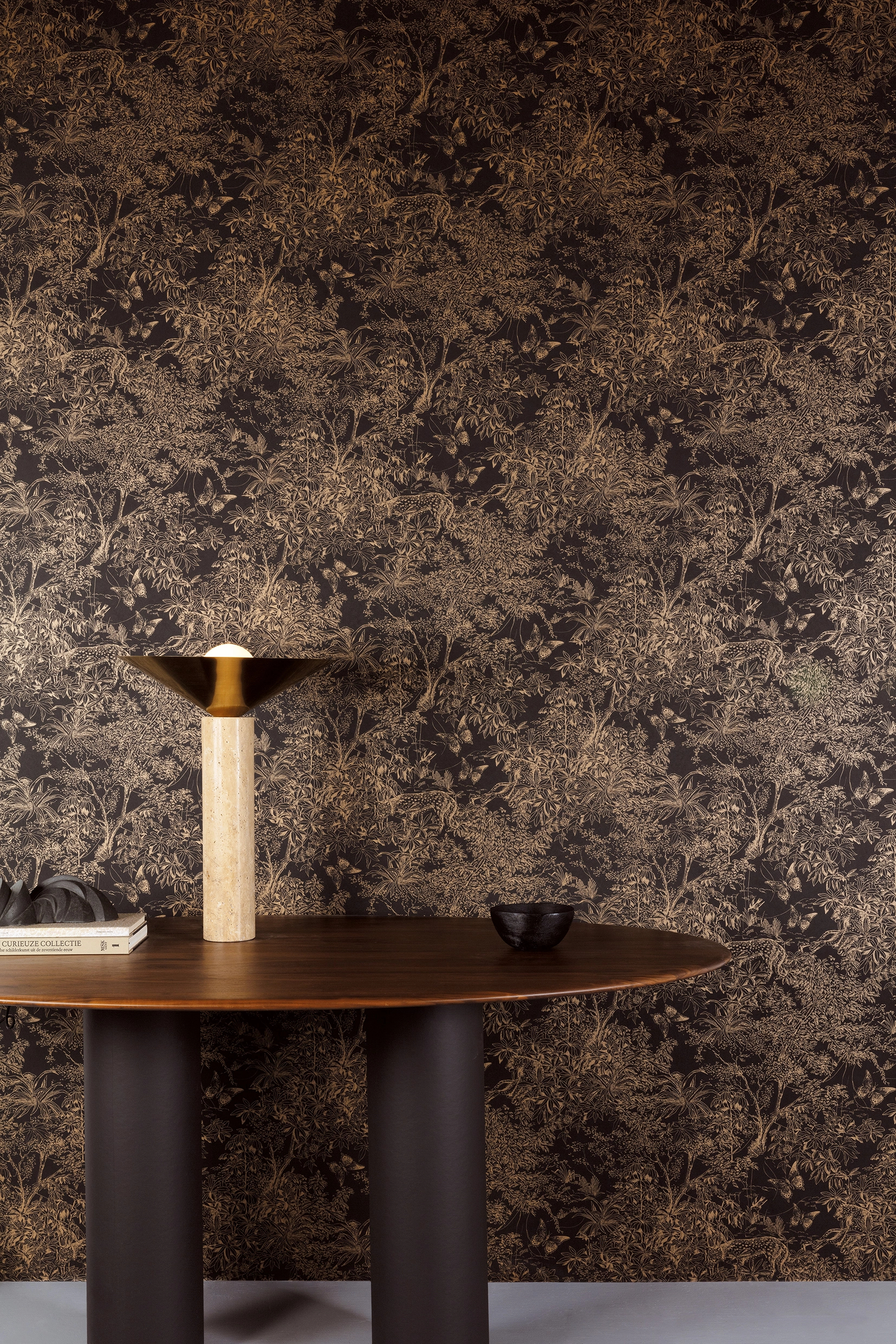 Design tapéta erdő és állat mintával fényes bronz színben