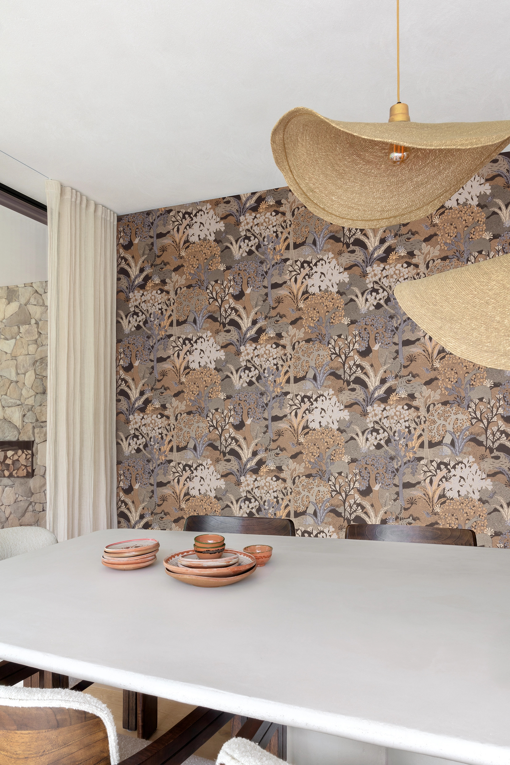 Design tapéta erdő mintával arany és barna színben 70cm széles