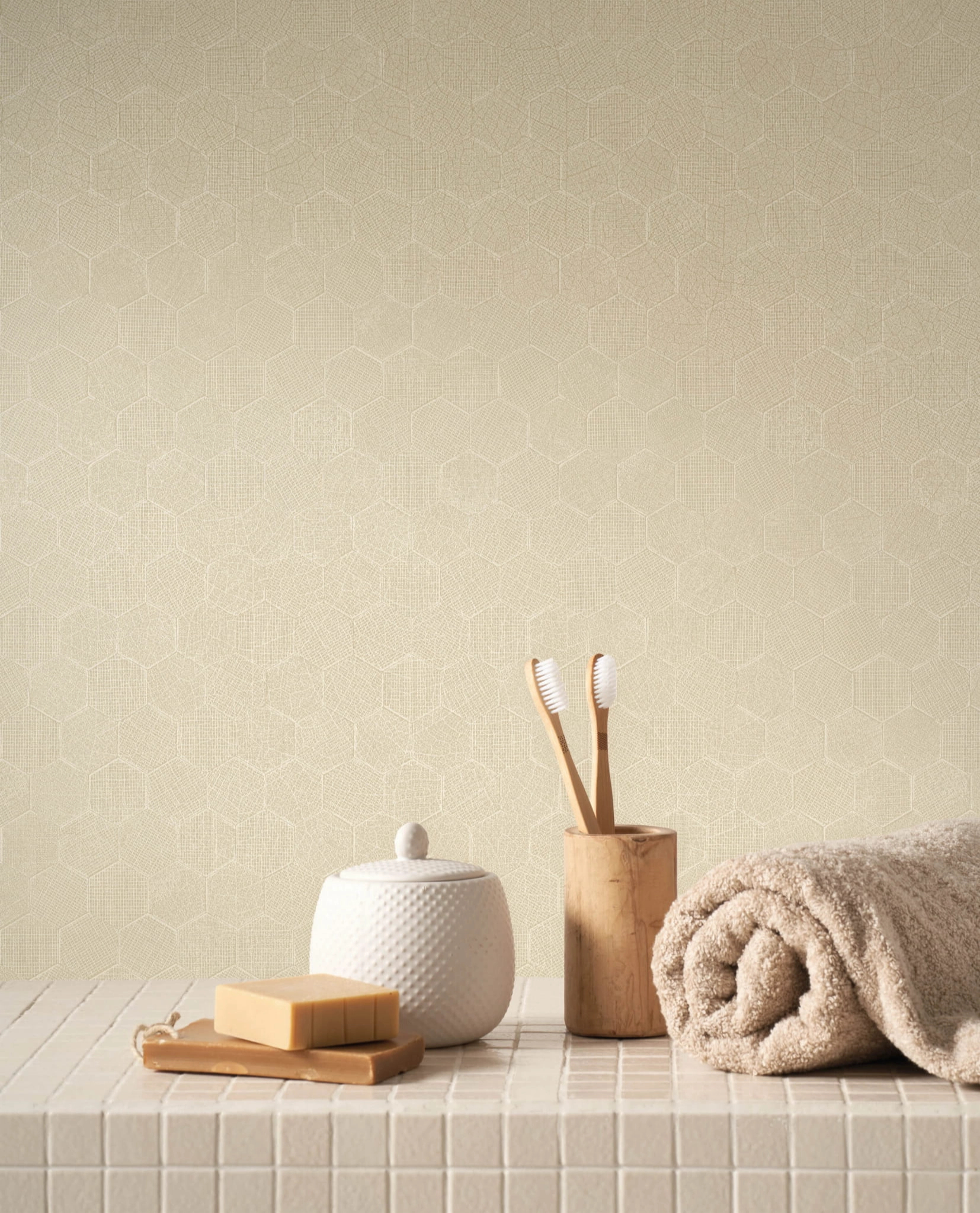 Design tapéta hatszög mintával matt beige színben