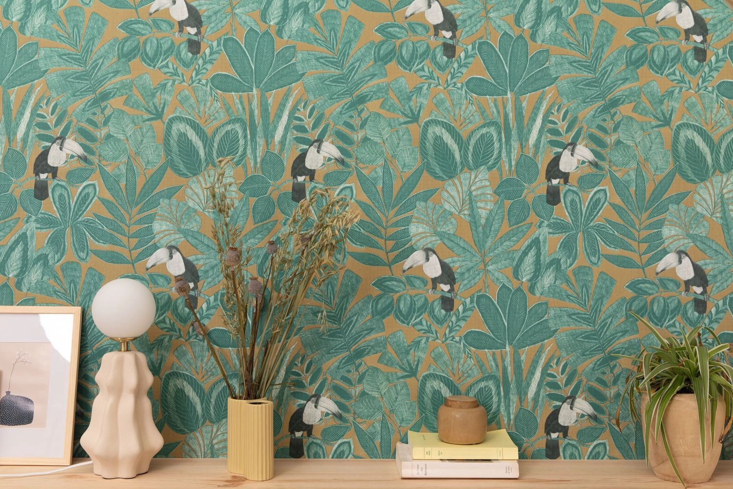 Design tapéta kekizöld tukán és trópusi leveles mintával mosható