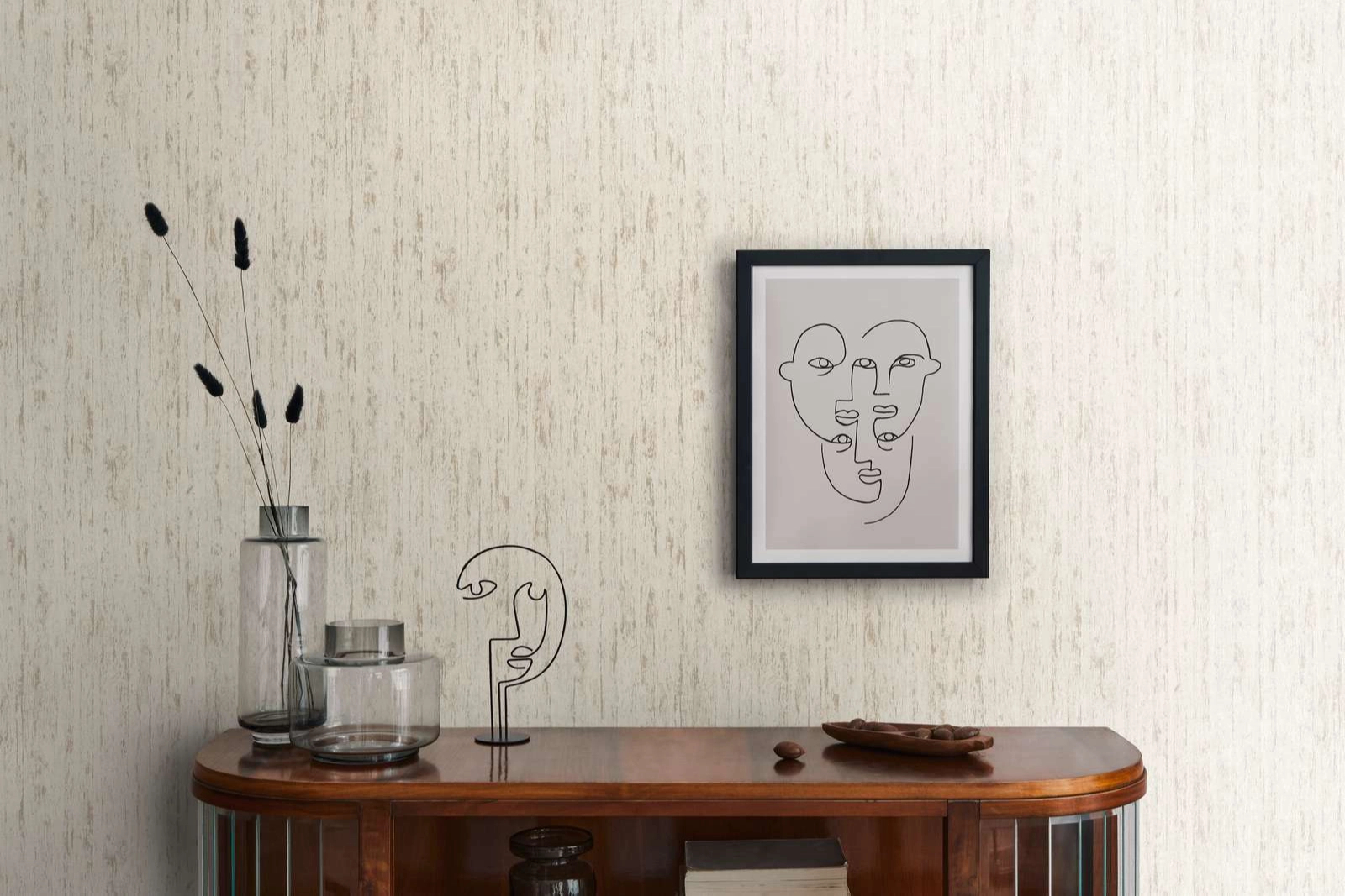 Design tapéta koptatott falhatású mintával krém-beige és arany színben